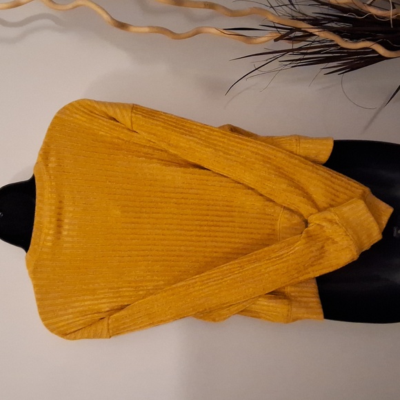 Band of the Free BOG Collective size medium sweater - Picture 5 of 8